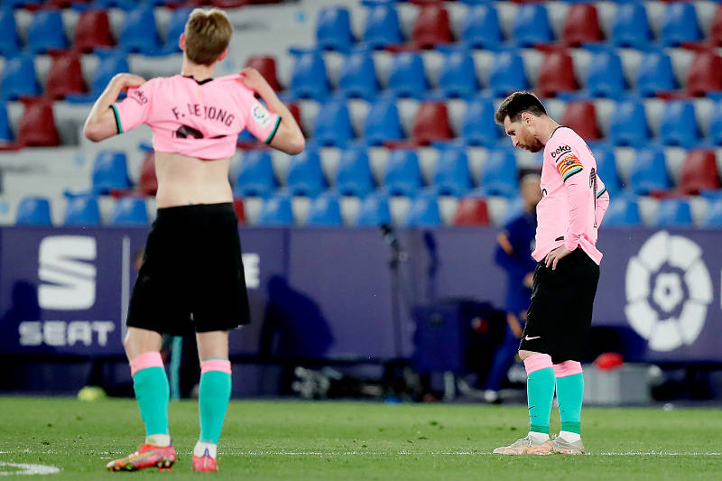 九游娱乐官网-拜仁慕尼黑训练开放日，关键时刻防线松动引欢呼，西甲在即，更衣室氛围转暖(80戒律牧师技能顺序)